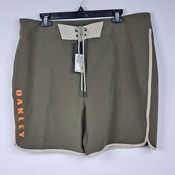 Oakley Mens Board Shorts NWT - Picture 1 of 8